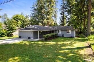 Building Photo - RARE FIND! 5 Bedroom Rambler with Fenced i...
