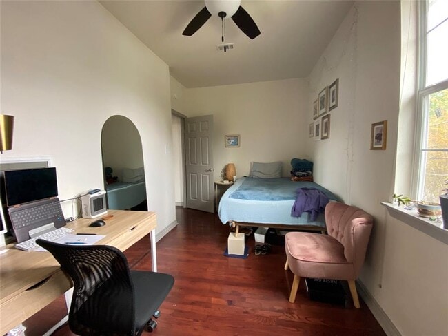 Building Photo - 615 W N Loop Blvd