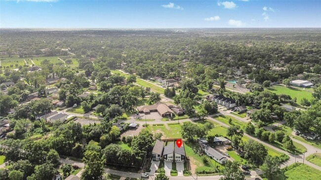 Building Photo - 932 South Ln