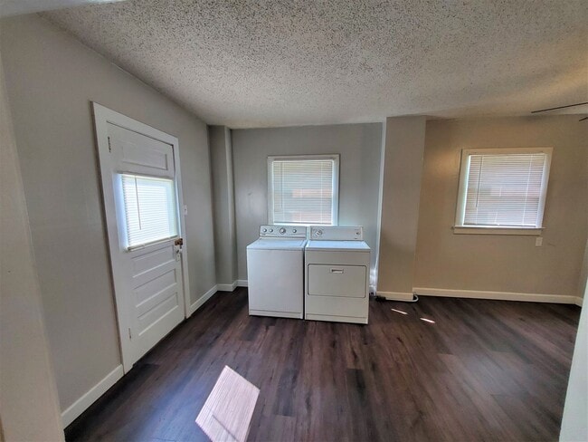 Building Photo - Remodeled 2 Bd with huge kitchen, dining room and living room
