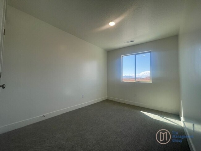 Building Photo - 4 Bedroom Desert Providence