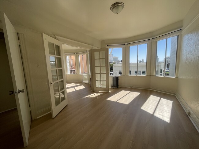 Building Photo - 1br - Large Remodeled 1bed W/Large Closet/...