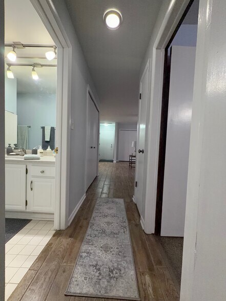 Building Photo - 920 Camellia Dr