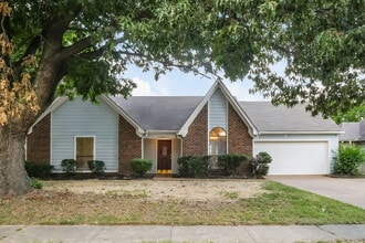 Building Photo - 2590 Laurelcrest Dr