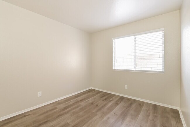 Building Photo - 5901 Commodore Cove Dr