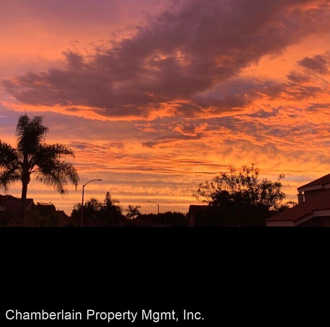 Building Photo - 4 br, 2.5 bath House - 1837 Paseo Del Lago...