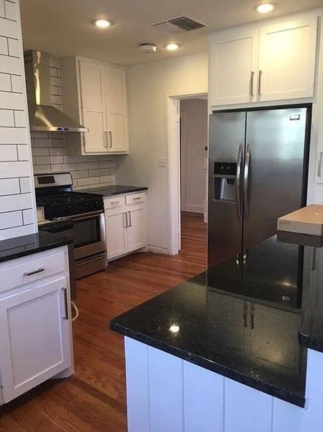 Building Photo - Fantastic 3 bedroom 2 bathroom house in Te...