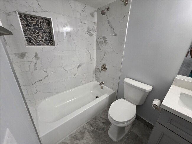 Building Photo - 2108 S Cypress Bend Dr