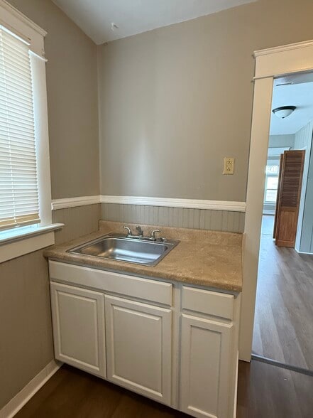 Kitchen - 225 E 31st St