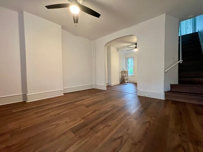 Building Photo - Stunning 3-Bedroom Townhome in Carroll Park! Available NOW!
