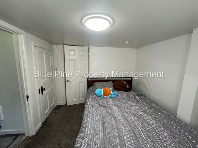 Building Photo - 461 1/2 I Street