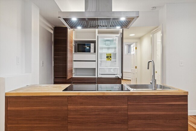 Building Photo - 432 Marlborough St