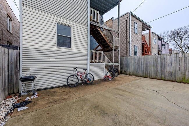 Building Photo - 1810 N Long Ave