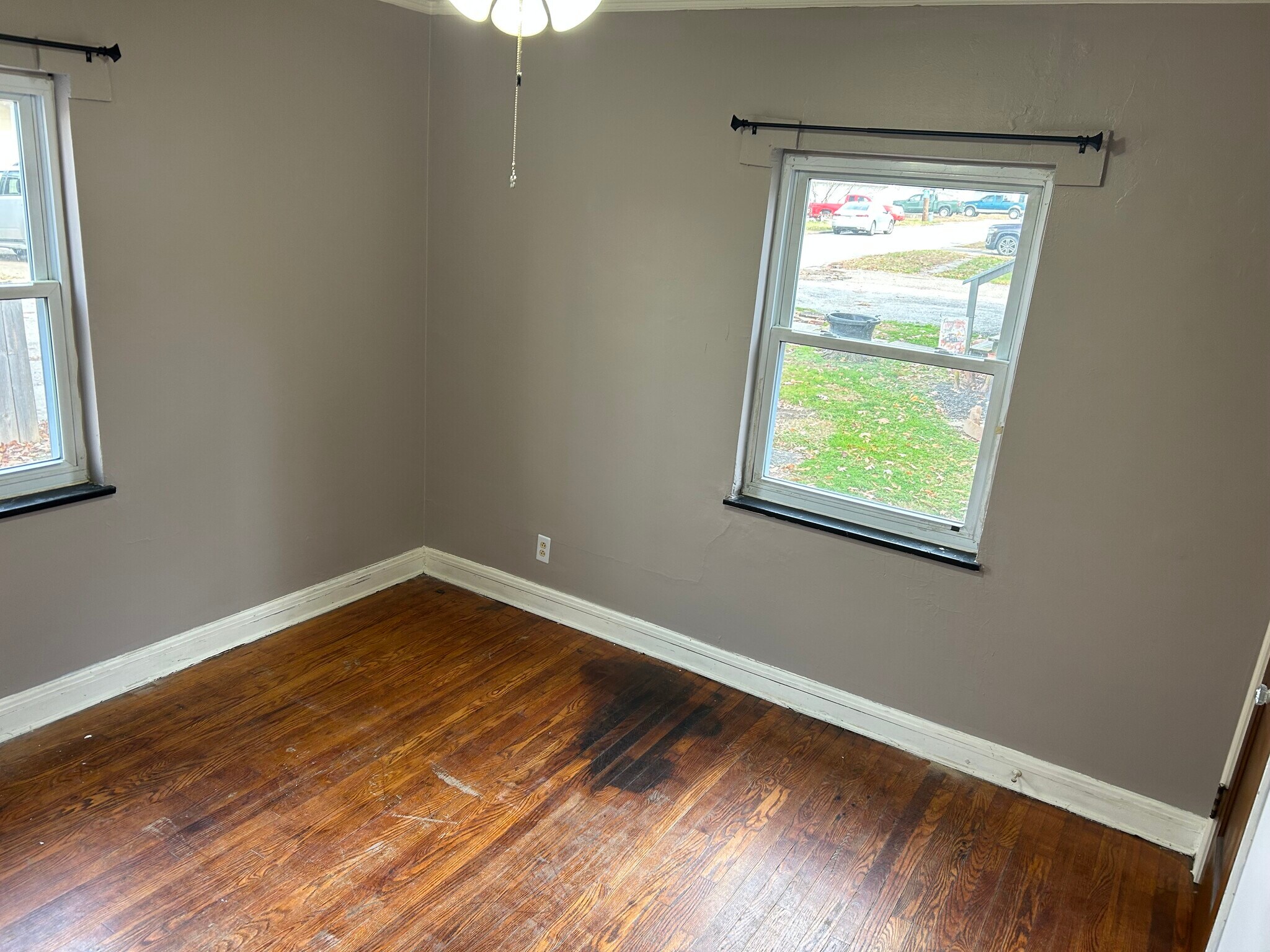 Front Bedroom - 105 Forest Ave