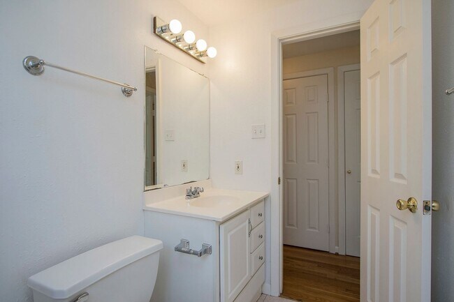 Building Photo - 1620 Hawthorne St