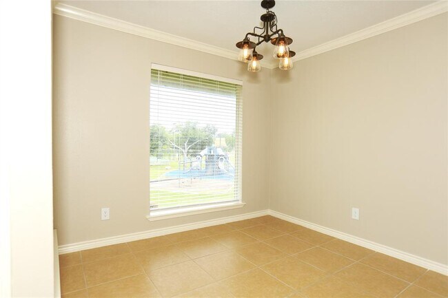 Building Photo - 418 Garland Dr