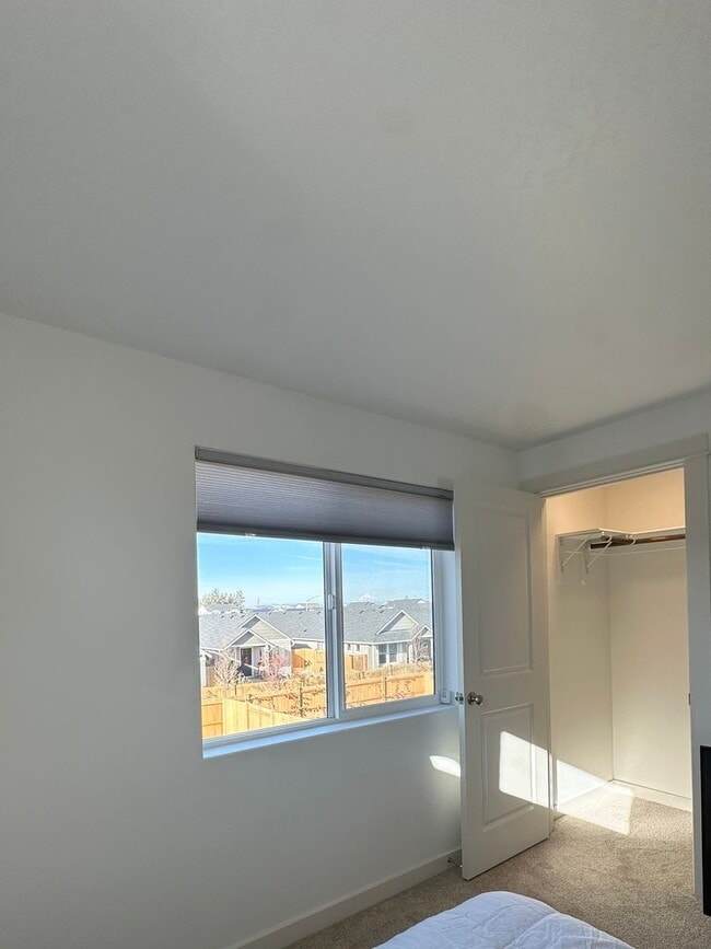 Building Photo - Bright & Modern in NW Redmond