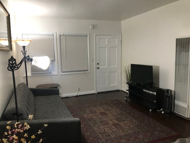 Building Photo - 15863 Victory Blvd