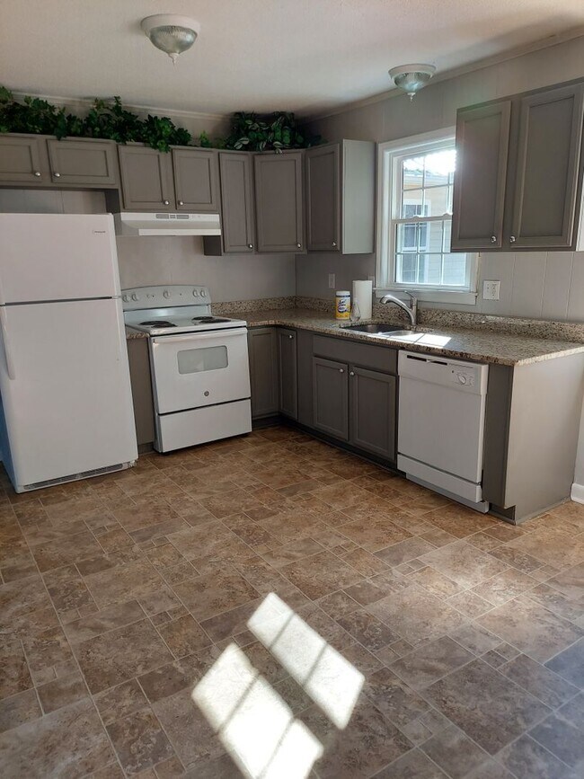 Building Photo - Ranch Home with In-Law Suite