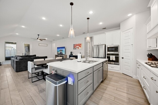 Building Photo - 2122 Germander Ln