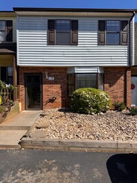 Building Photo - 3 Bedroom || 2.5 Bathroom Townhouse