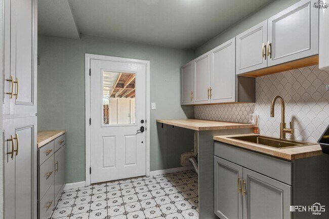 Building Photo - 3512 Juniper Ln