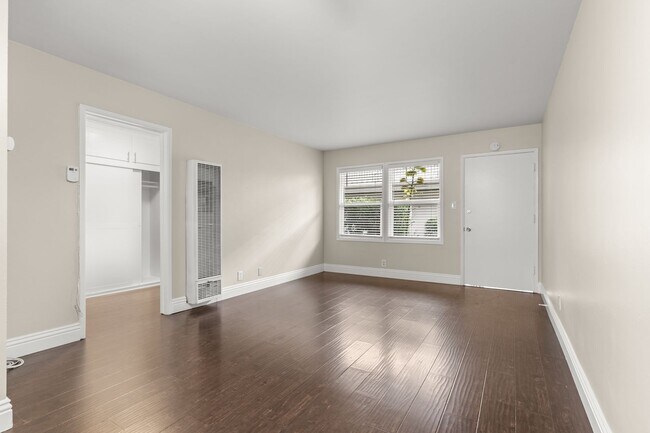 Interior Photo - 201-209 E 12th Street