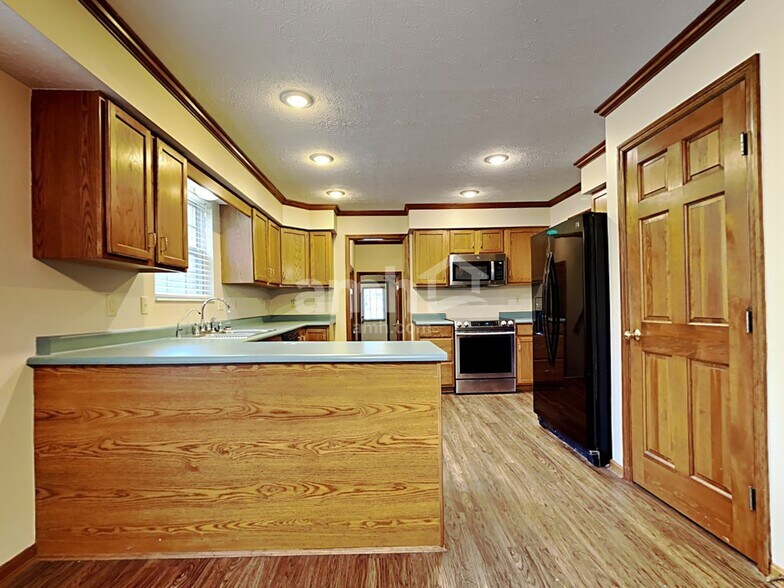 Building Photo - 6471 Willow Bend Dr