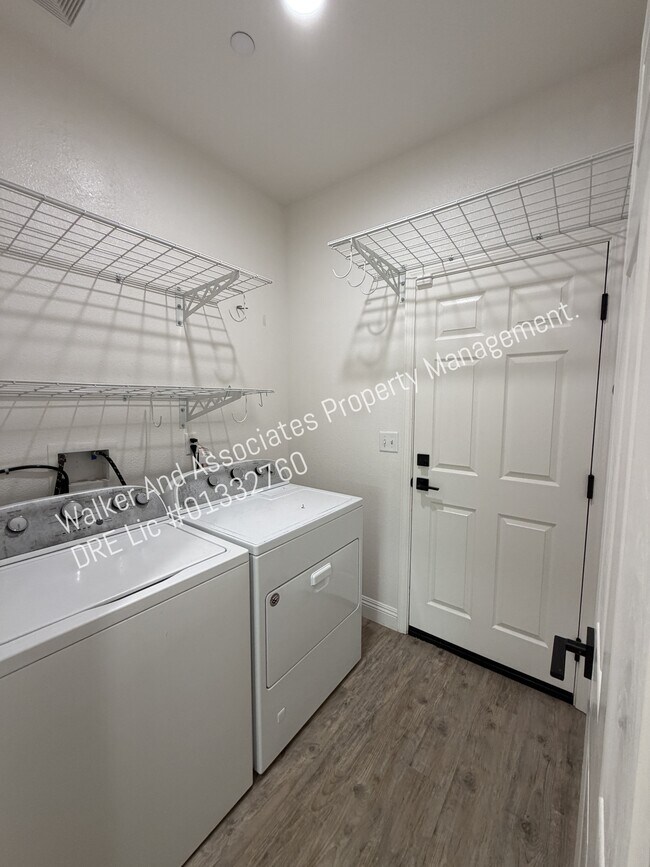 Building Photo - 327 Las Flores Dr