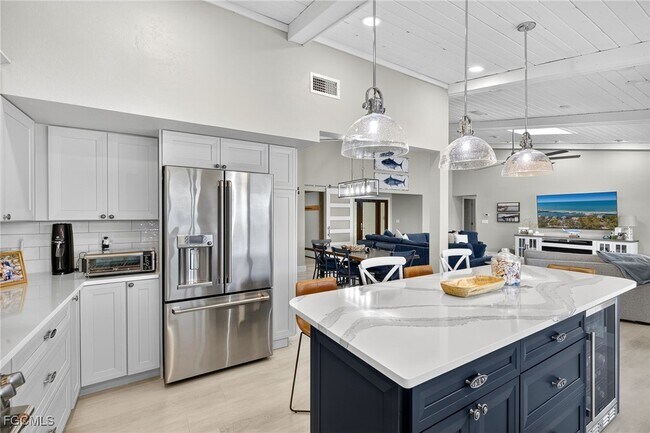Building Photo - 611 SW 57th St