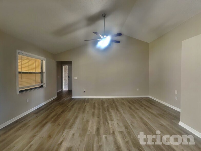 Building Photo - 352 N Fork Pl