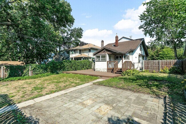 Building Photo - Updated 5 bedroom 2 bath single family house