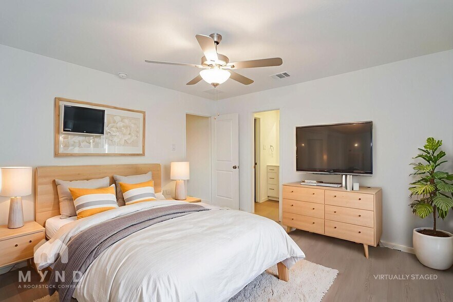 Building Photo - 2729 Ctr Crk Ln