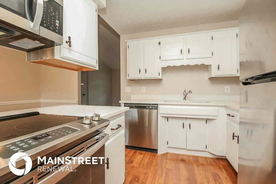 Building Photo - 187 Center St