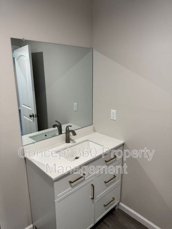 Building Photo - 2520 E Anaheim St