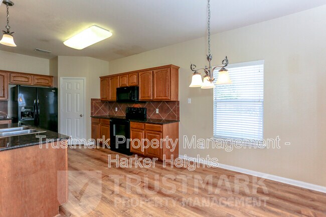 Building Photo - 212 Crowfoot Dr