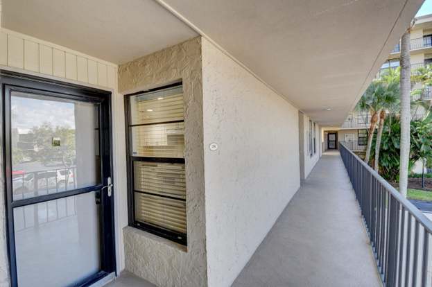 Building Photo - 14 Royal Palm Way