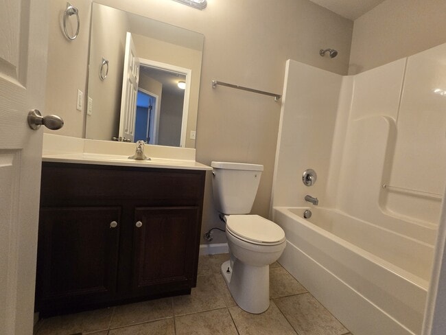 Building Photo - 1015 Daniel Ln