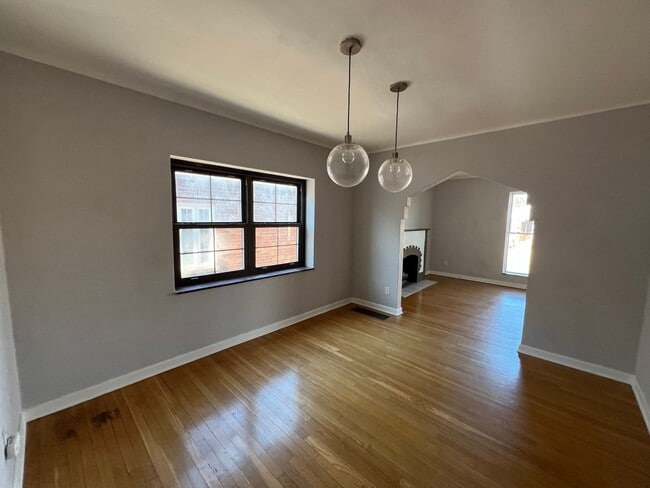 Building Photo - Cute Three Bedroom Home Available in South City!