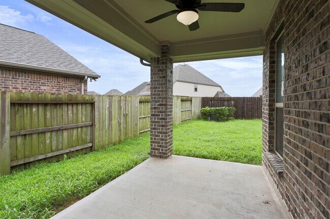 Building Photo - 9735 Stratton Ridge Dr