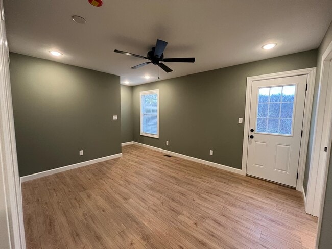 Building Photo - 153 Pinnacle Dr