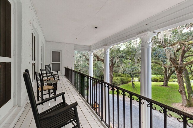 Building Photo - Historic Plantation Property on the Ashley River