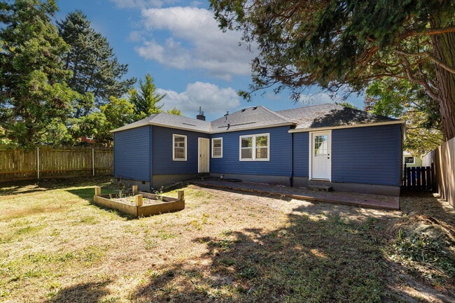 Building Photo - 5336 NE 35th Pl