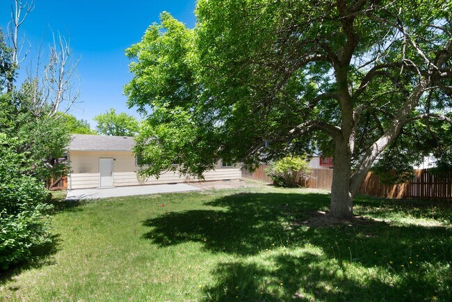Building Photo - 16176 E Bates Dr