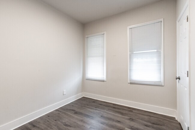 Building Photo - 2424 N Gratz St