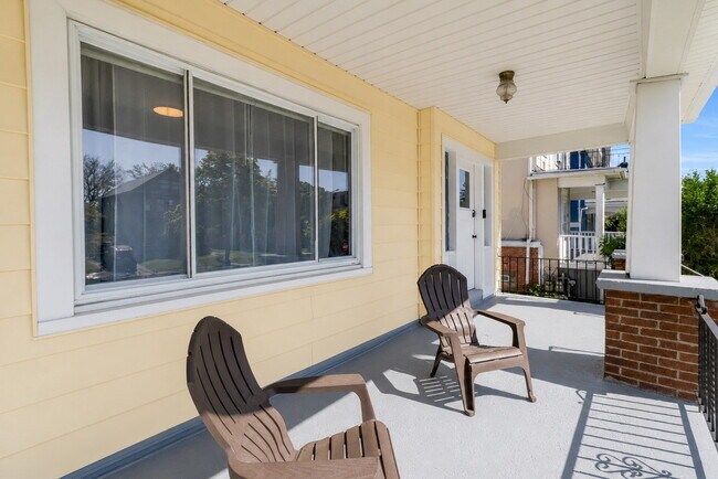 Building Photo - Furnished 4-Bedroom, 2-Bath Lower Unit in North Buffalo