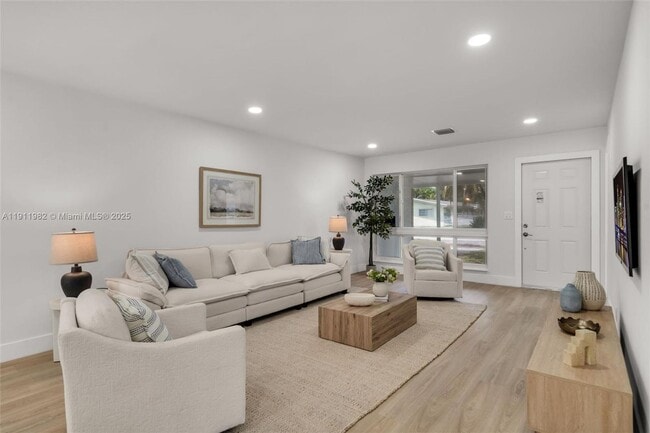 Building Photo - 3920 Hayes St