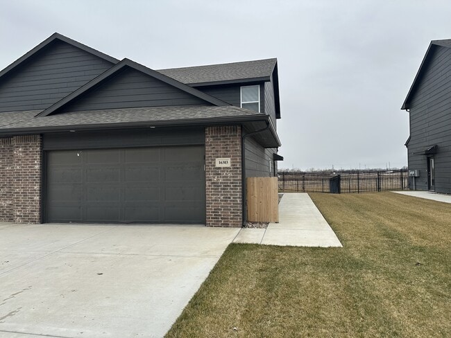 Building Photo - 16303 W Lynndale St