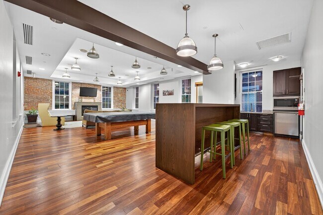 Building Photo - Available Now! High End 2 Bed 2 Bath in Luxury Building with Pool, Gym, Parking