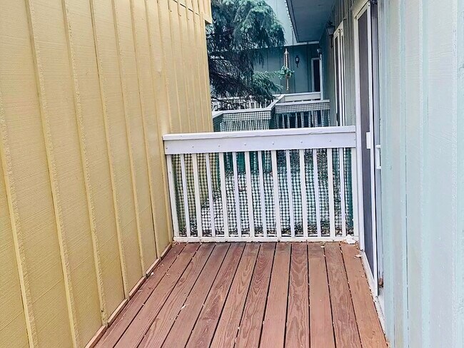 Building Photo - 1615 Cottonwood Dr